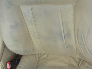 Trasferimento di colore su un sedile in pelle che può essere evitato con il Sigillante per Pelle Colourlock